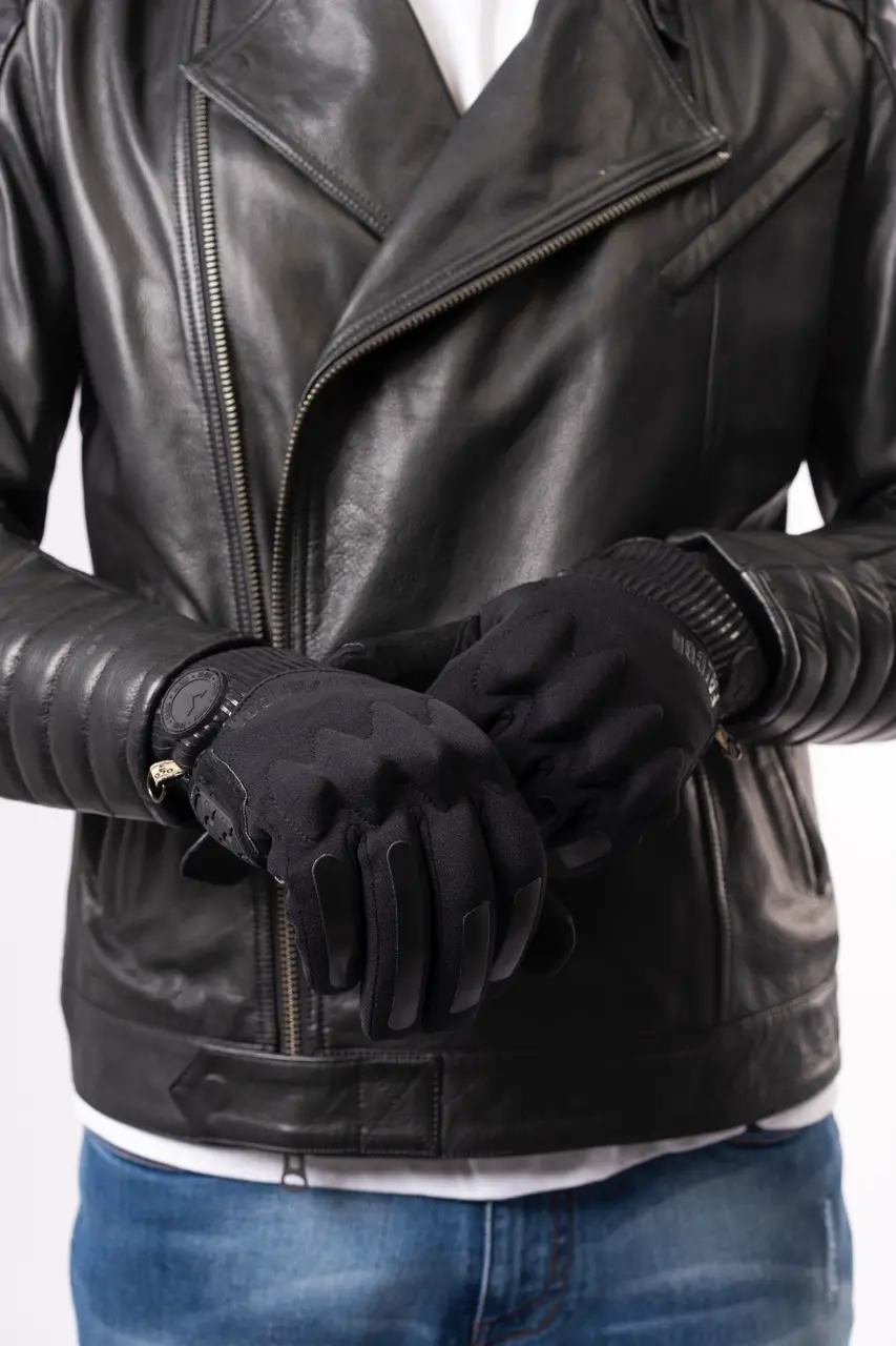 Gloves_Falcon_Man_Black_5 en tamaño grande.webp