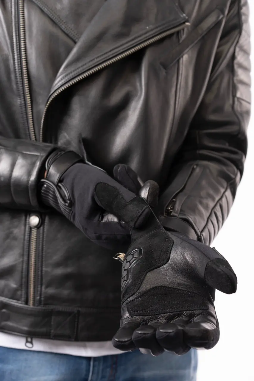 Gloves_Falcon_Man_Black_7 en tamaño grande.webp