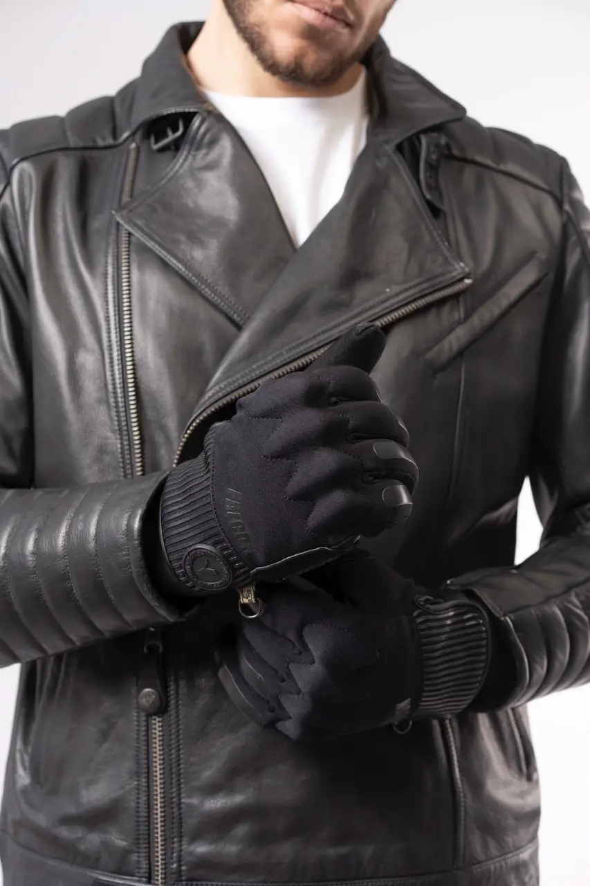 Gloves_Falcon_Man_Black_6 en tamaño grande.webp